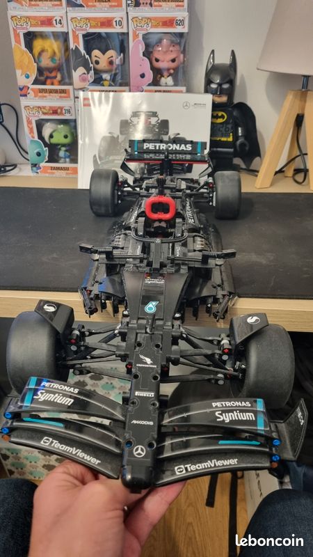 Lego technic F1 Mercedes AMG (image 2)