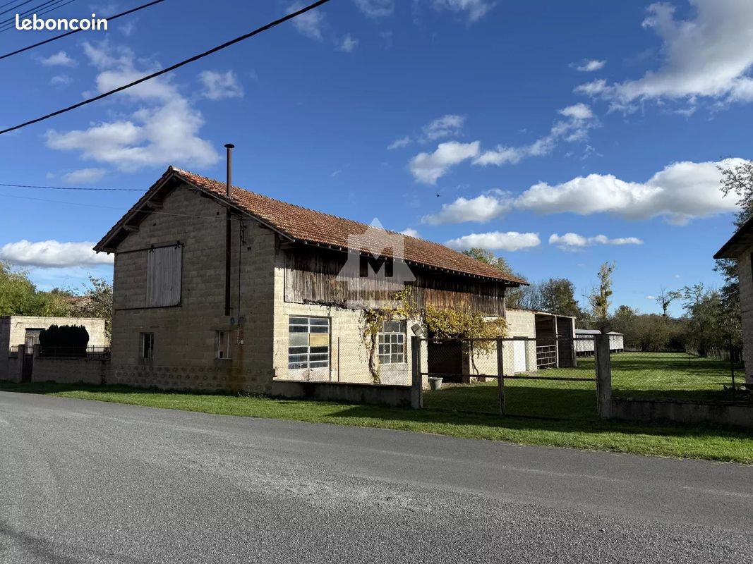 Maison 230 m² · à Luzillat · 230 m² · 95 000 €