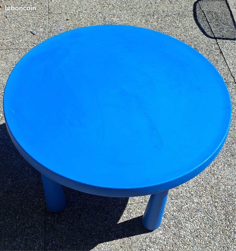 Table d’apprentissage enfant / bleu / piedS détachables (image 1)
