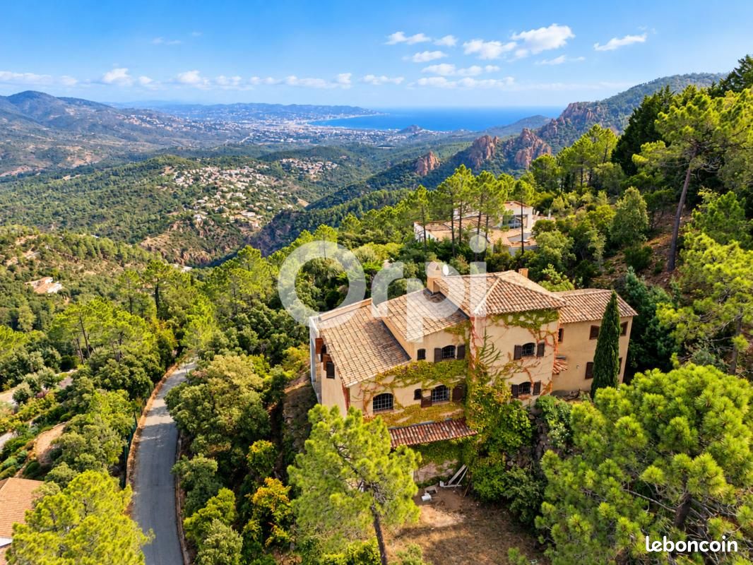 Maison 5 pièces 240 m² · à Fréjus · 240 m² · 920 000 €