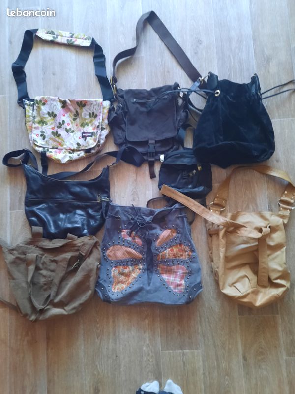 Lot de 9 sacs de marques à revendre en vide grenier (image 1)