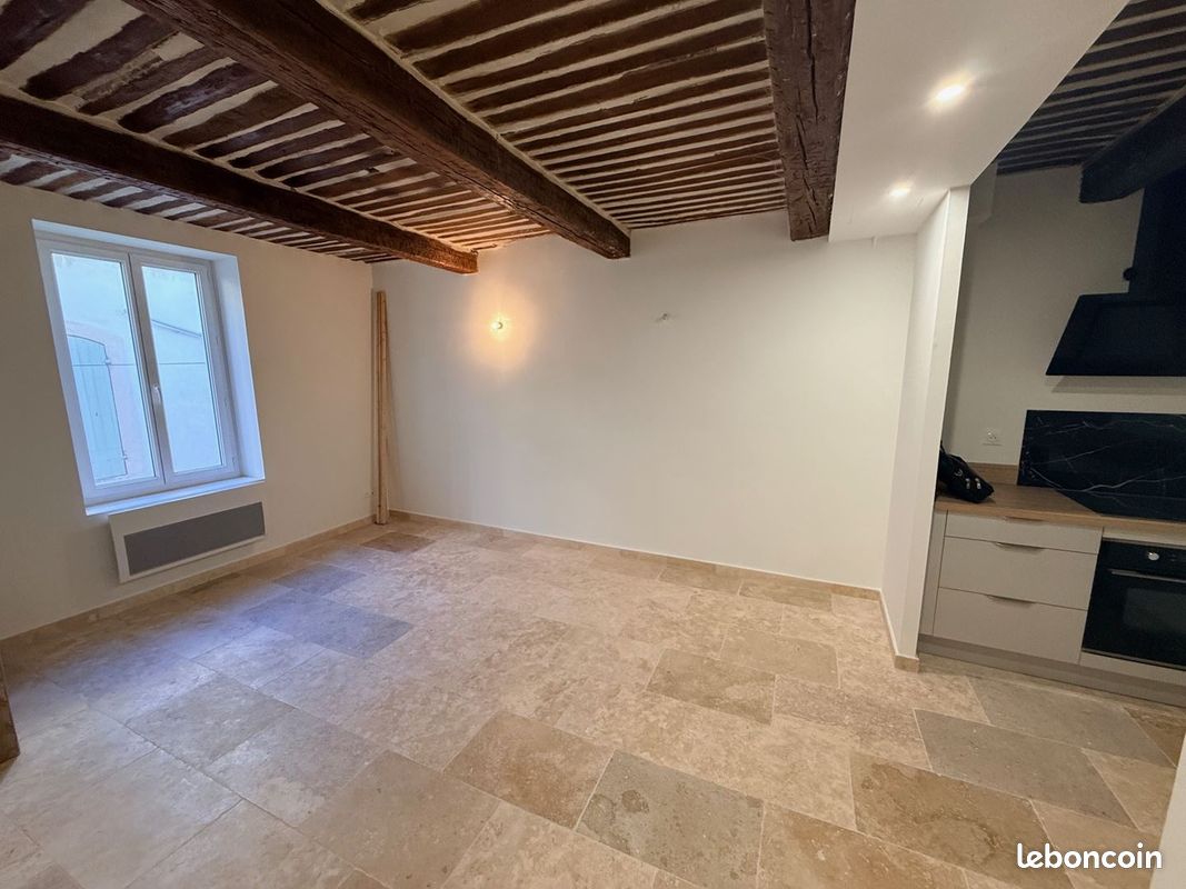 Appartement 3 pièces 55 m² · à Eyguières · 55 m² · 930 €/mois