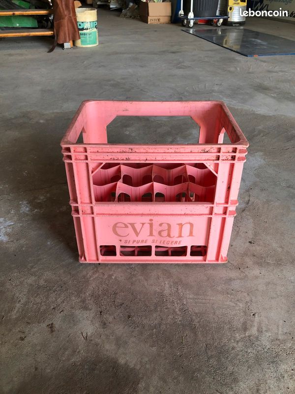 Caisse casier à bouteilles Sicopal SAEME ( EVIAN ) vintage rose