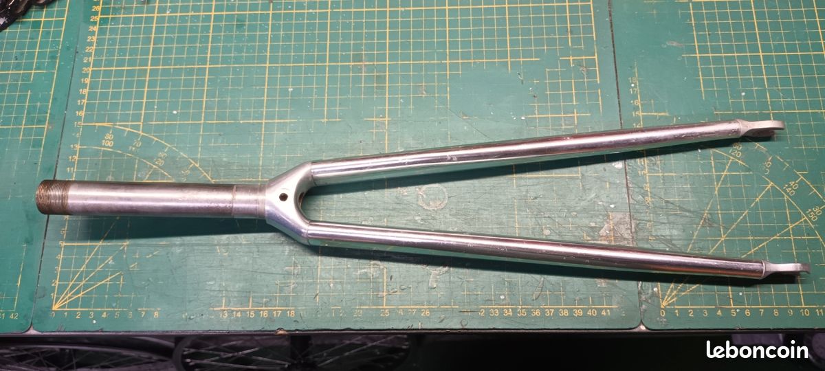 Fourche Vélo Course Vintage – Acier – Fabriquée En France – Pour Roue 700