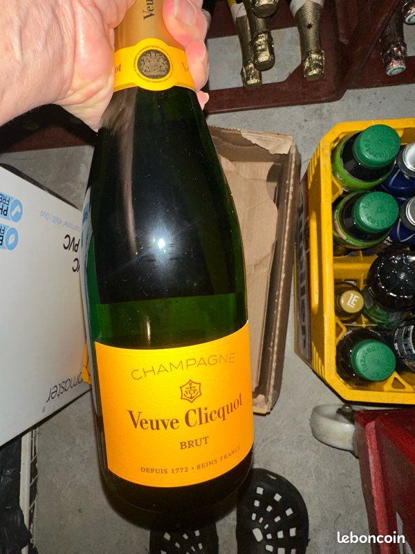 Lot de 6 bouteilles de veuve clicquot (image 2)