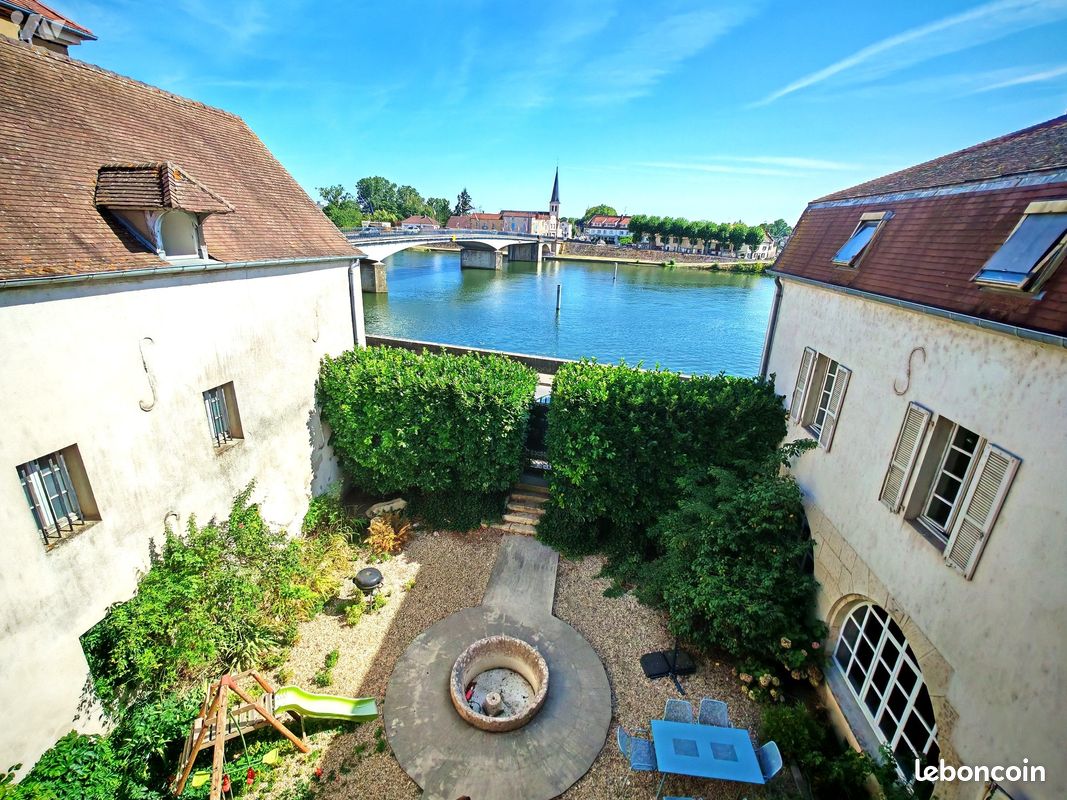 Maison 18 pièces 523 m² · à Saint-Jean-de-Losne · 523 m² · 489 000 €