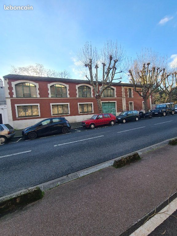 Local commercial 1031 m² · à Saint-Maurice · 1 031 m² · 2 650 000 €