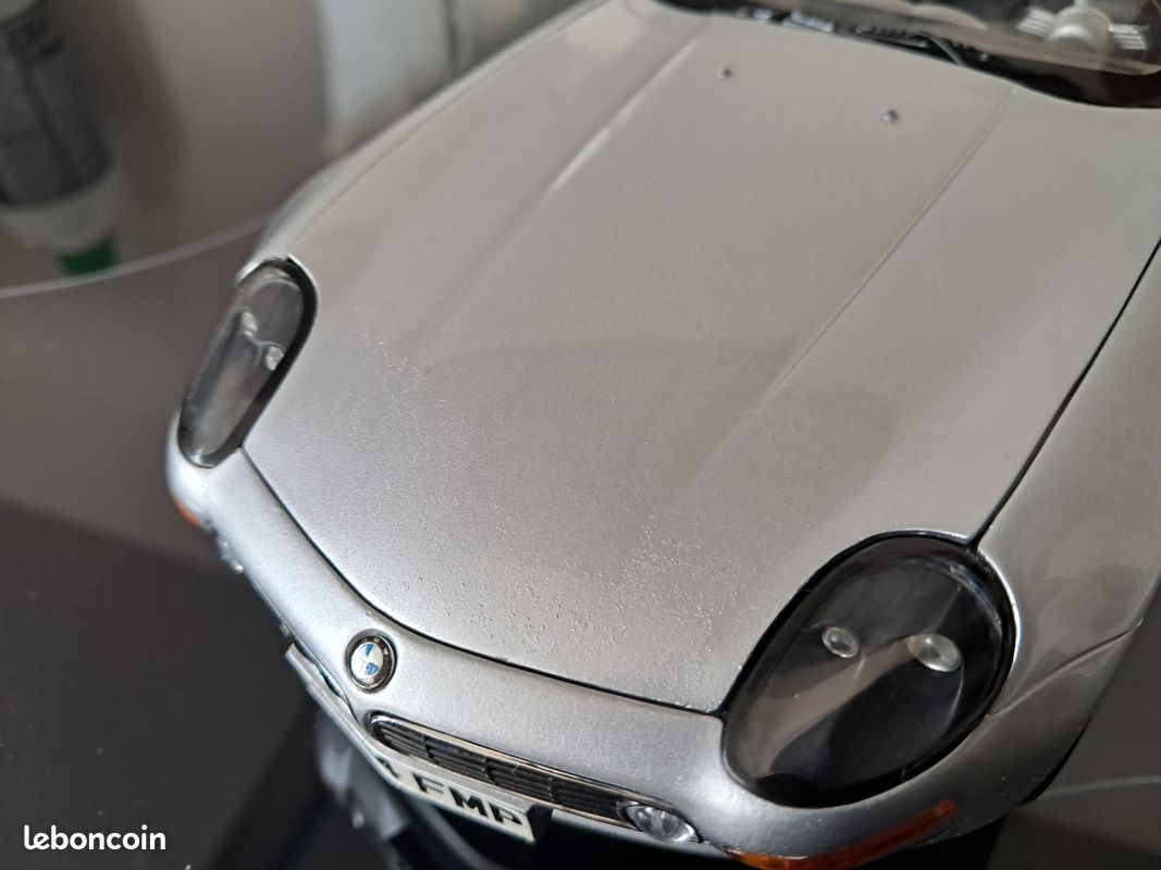 Modèle BMW Z8 Édition James Bond 1999 - Échelle 1:18 Kyosho, Avec Boîte