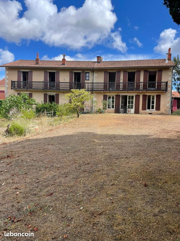 Maison 8 pièces 195 m² · à Saint-Maixent-l'École · 195 m² · 320 000 €