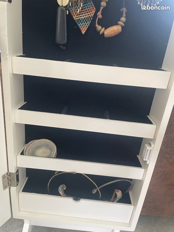 Miroir porte-bijoux (image 6)