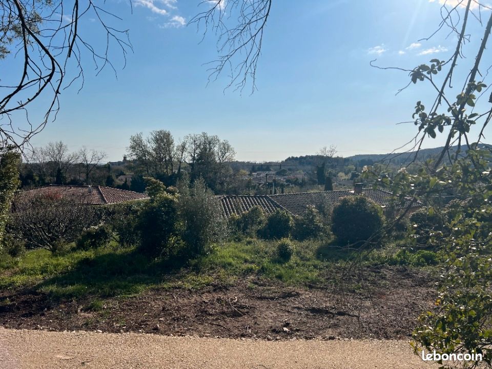 Terrain 615 m² · à Eyguières · 241 000 €