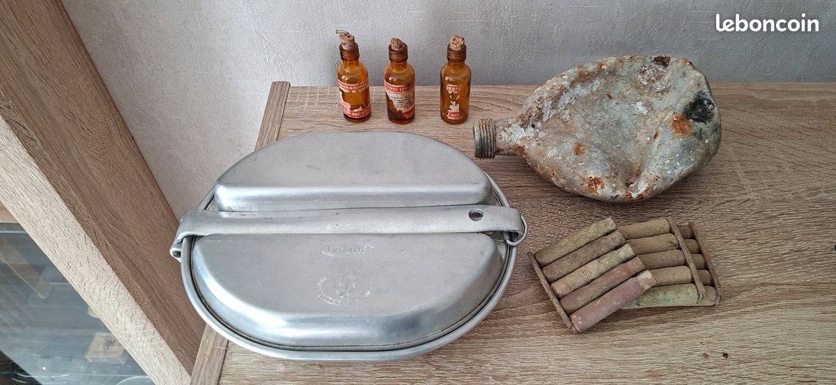 RARE ANCIENNE GOURDE MILITAIRE GAINÉ DE CUIR @ 14/18 @ 39/45 @ WWI WWII
