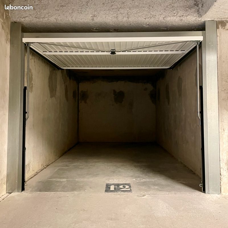 Garage / box fermé - Sous-sol sécurisé · à Valleiry · 23 000 €