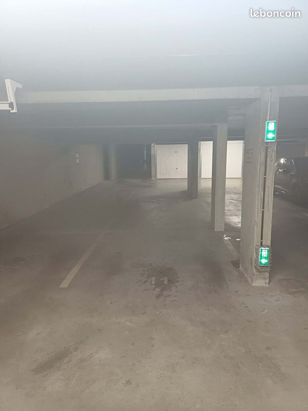 Place de parking sécurisée – Lyon 2ᵉ / Sainte-Blandine · 80 €