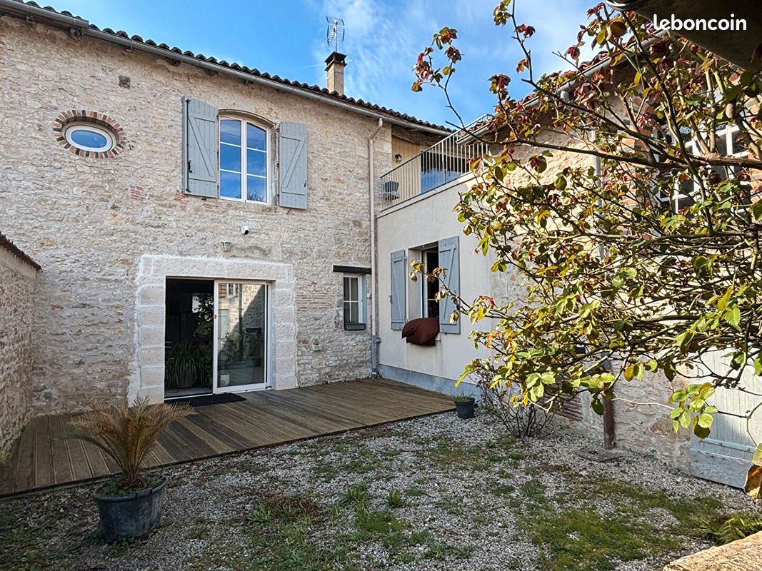 Maison 5 pièces 147 m² · à Charroux · 147 m² · 259 000 €