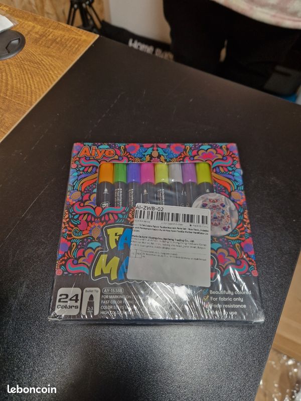Lot De 24 Marqueurs Pour Tissu - Lavables Et Non Toxiques - Marqueurs Permanents Pour Vêtements - Marqueurs à Pointe Fine Pour Textile - Marqueurs Artistiques - Loisirs Créatifs
