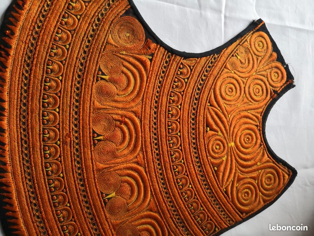 VENDU - Ancien plastron en dentelle - Le Grenier de Lisette