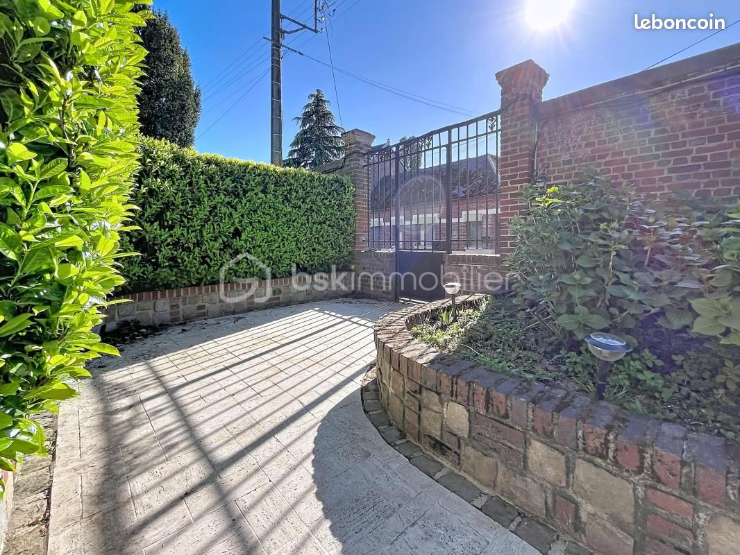 Maison 12 pièces 457 m² · à Nouvion-Et-Catillon · 457 m² · 385 000 €
