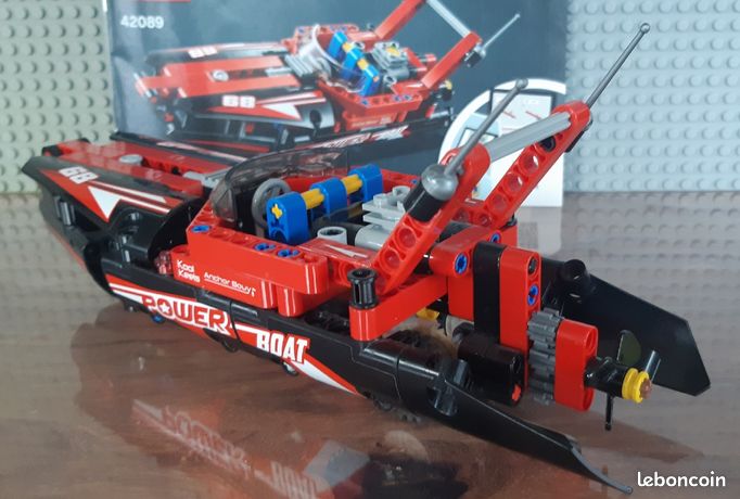Lego Technic 42089 et 42044 avion et bateau course race Jeux
