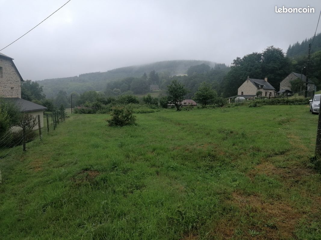 Terrain constructible Pradines (CORREZE) · 15 000 €