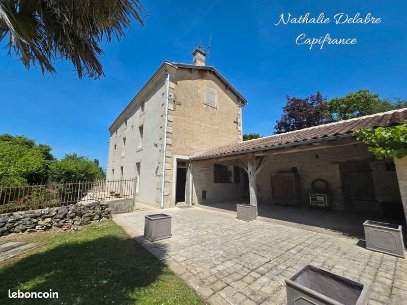 Maison 6 pièces 209 m² · à Nanteuil · 209 m² · 265 000 €