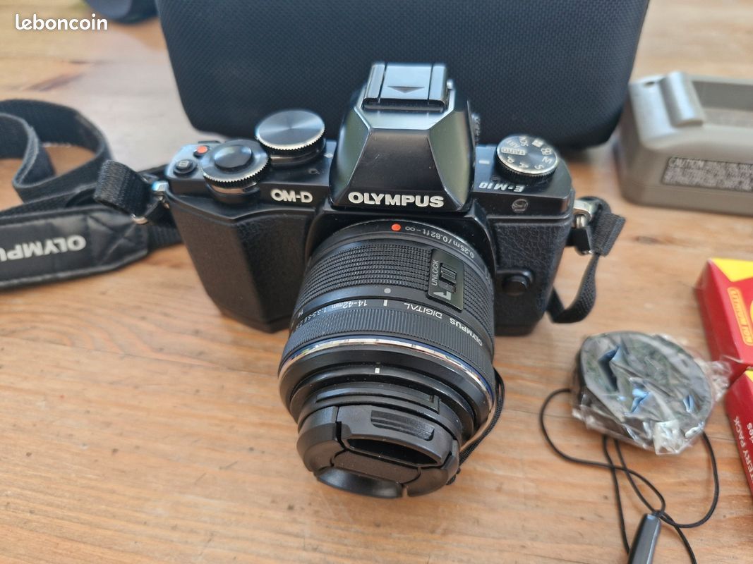 Olympus OM-D E-M10 avec objectif (image 1)