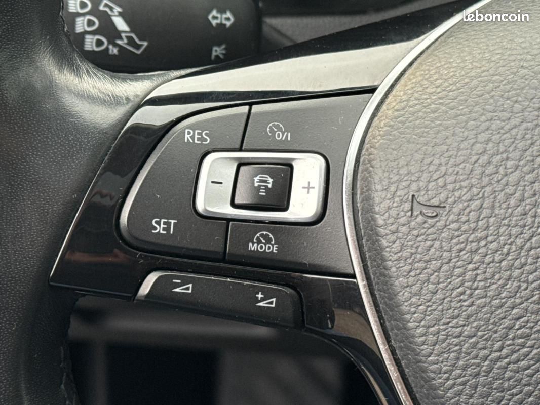 Volkswagen Passat SW Highline 1.4 TSI 150 ch / Virtual Cockpit Toit panoramique Caméra LED (image 19)