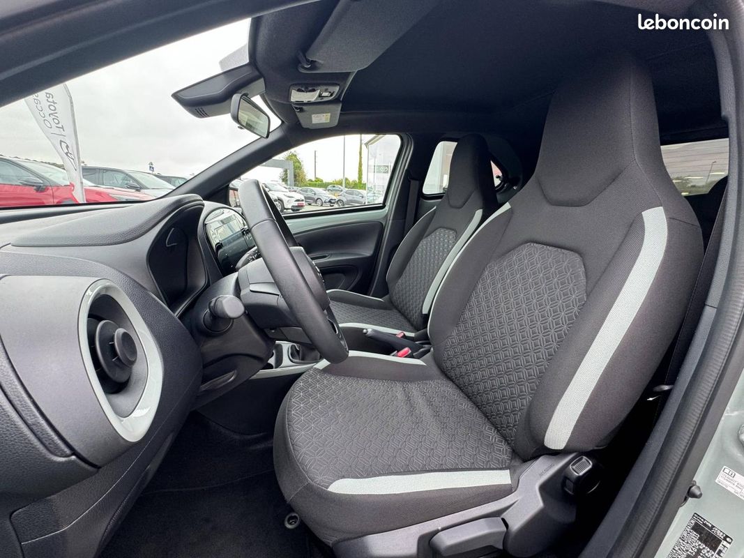Toyota Aygo X 1.0 VVT-i 72ch Air Design MY24 (image 12)