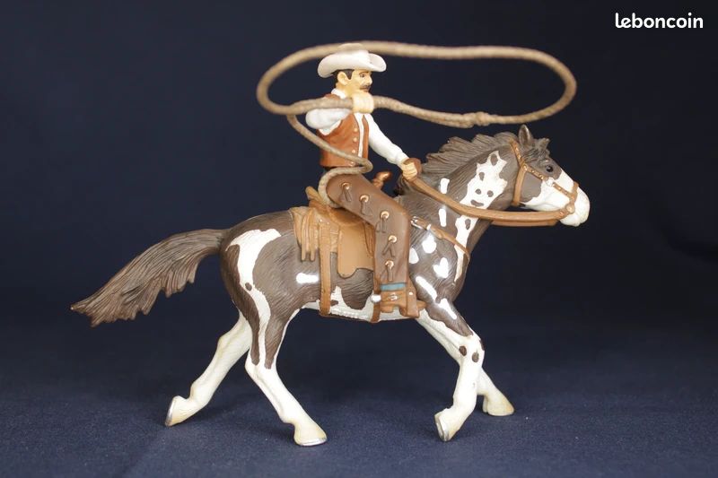 FIGURINE COMPOSITION DURSO COWBOY DEBOUT QUI COURT AVEC FUSIL CHIALU ELASTOLIN | eBay