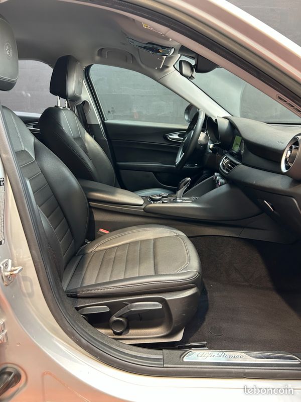 ALFA ROMEO GIULIA 2.2 JTDM 150 SUPER BVA - SYSTEME DNA - GPS - RADAR DE RECUl (image 22)