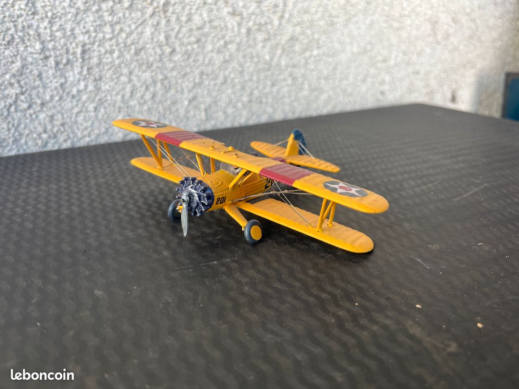 Superbe maquette ancienne d'avion biplan militaire Boeing-Stearman Model 75 (image 2)