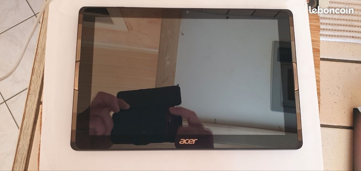 Tablette Acer A210 Grise 10.1" Wi-Fi 16Go - Pour Pièces (hors Service, Charge OK)