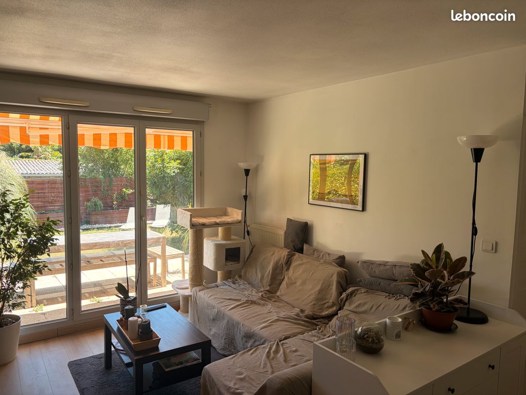 Appartement 2 pièces 44 m² · à Saint-Genis-Laval · 44 m² · 990 €