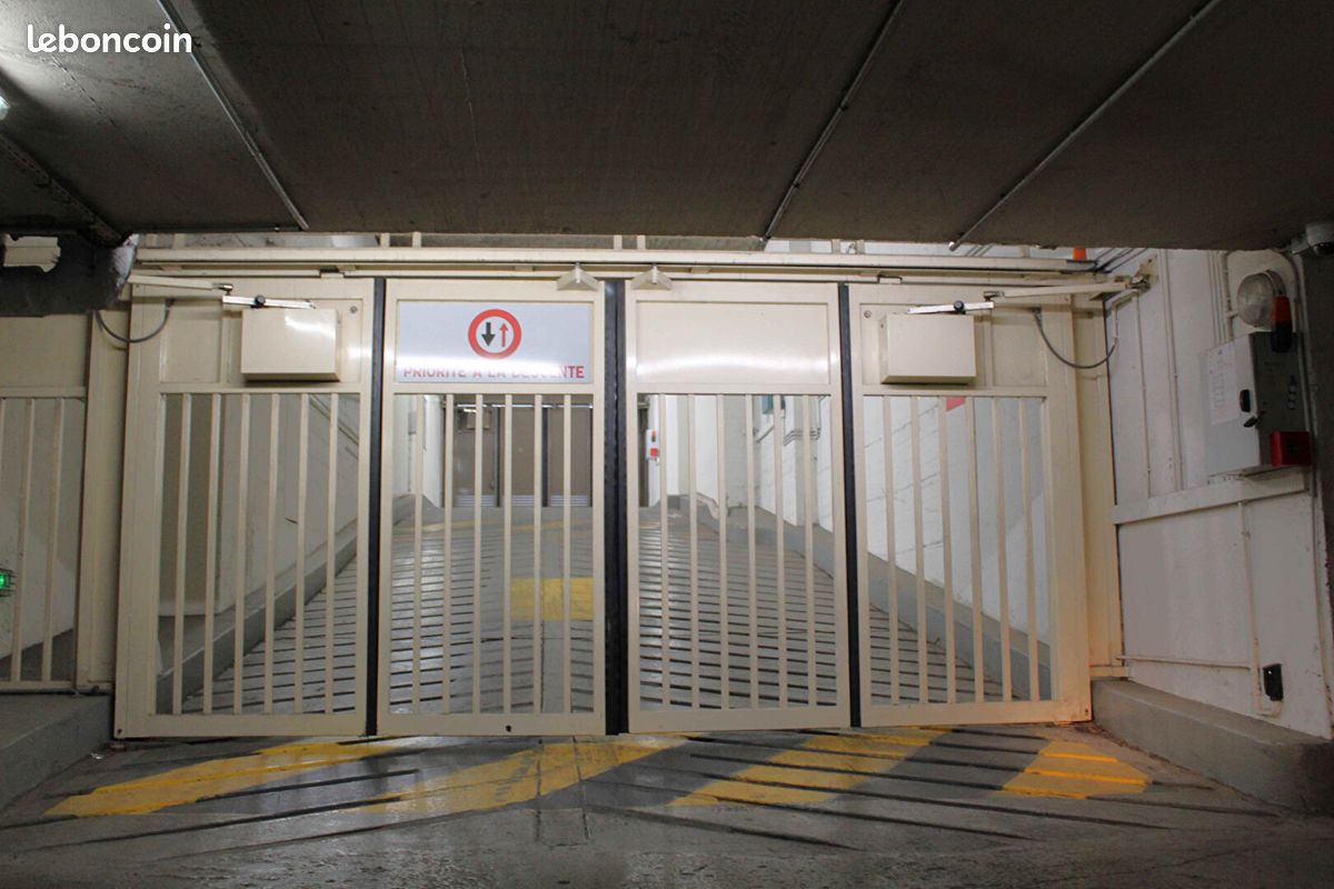 Parking 23 m² · à Paris · 23 m² · 330 €