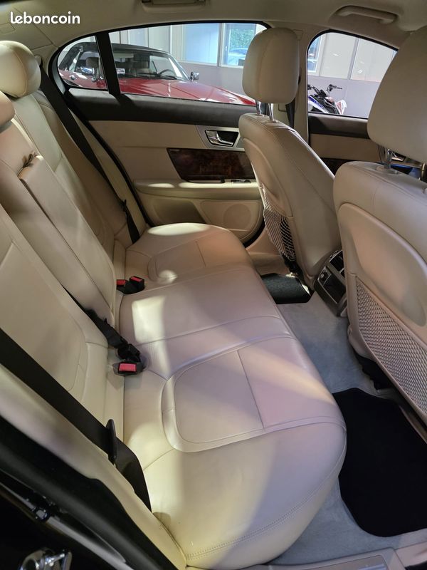 Jaguar XF 2.2D 163CH BVA Finition Luxe Premium "95657km/suivi d'entretien" (image 5)