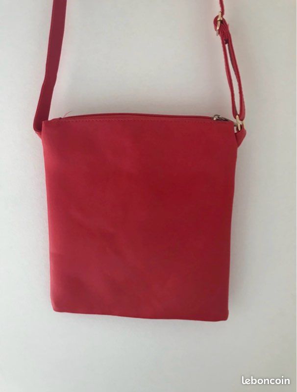 Sacoche rouge en faux cuir (image 3)