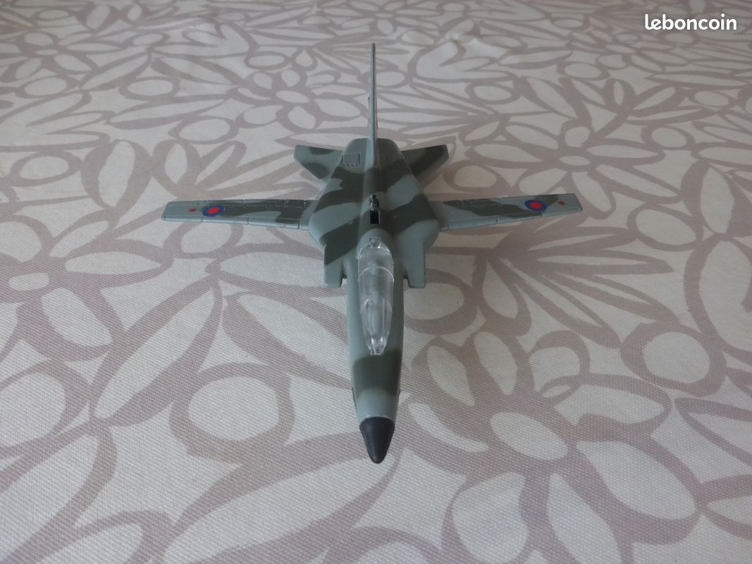 Dinky Toys avion 729 Multi Rôle Combat Aircraft (MRCA) Meccano made in GB les ailes sont a géométries variable grâce a une manette sur le fuselage (image 2)