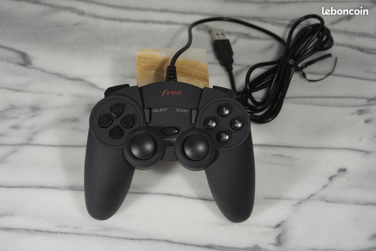 Manette Freebox Revolution V6 - Avec Fil - Noir - Excellent état