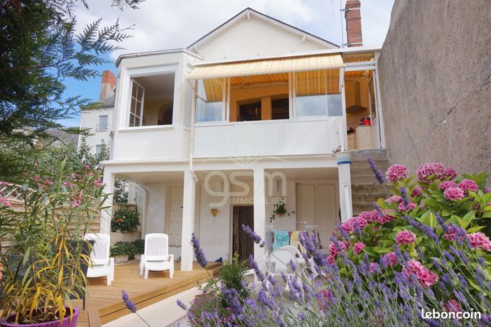 Maison 7 pièces 230 m²
