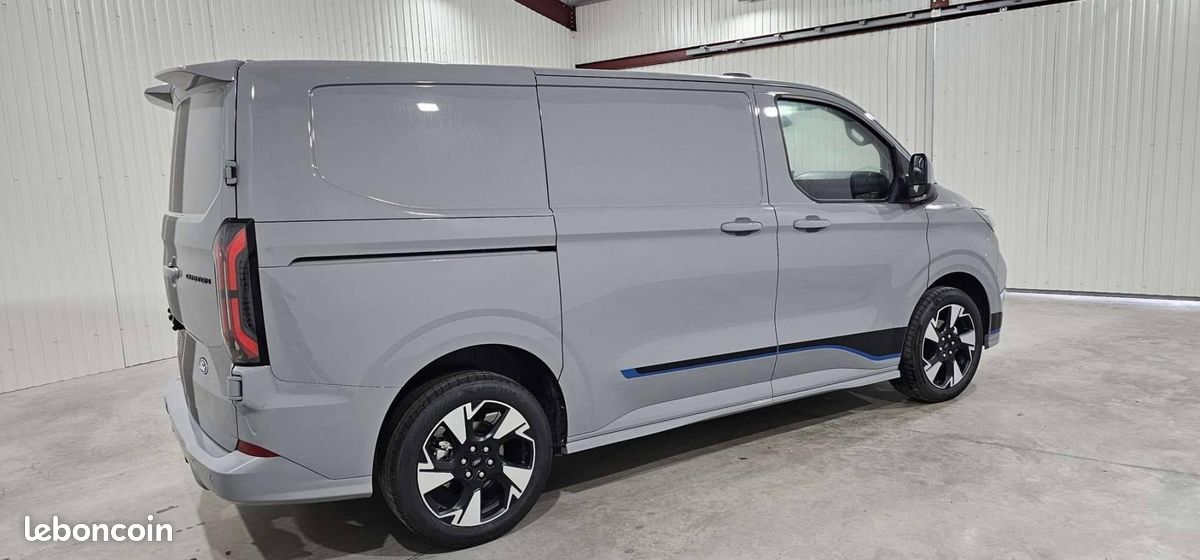 Ford Transit Custom FOURGON 320 L1H1 2.0 ECOBLUE 170 CH BVA8 SPORT (image 12)