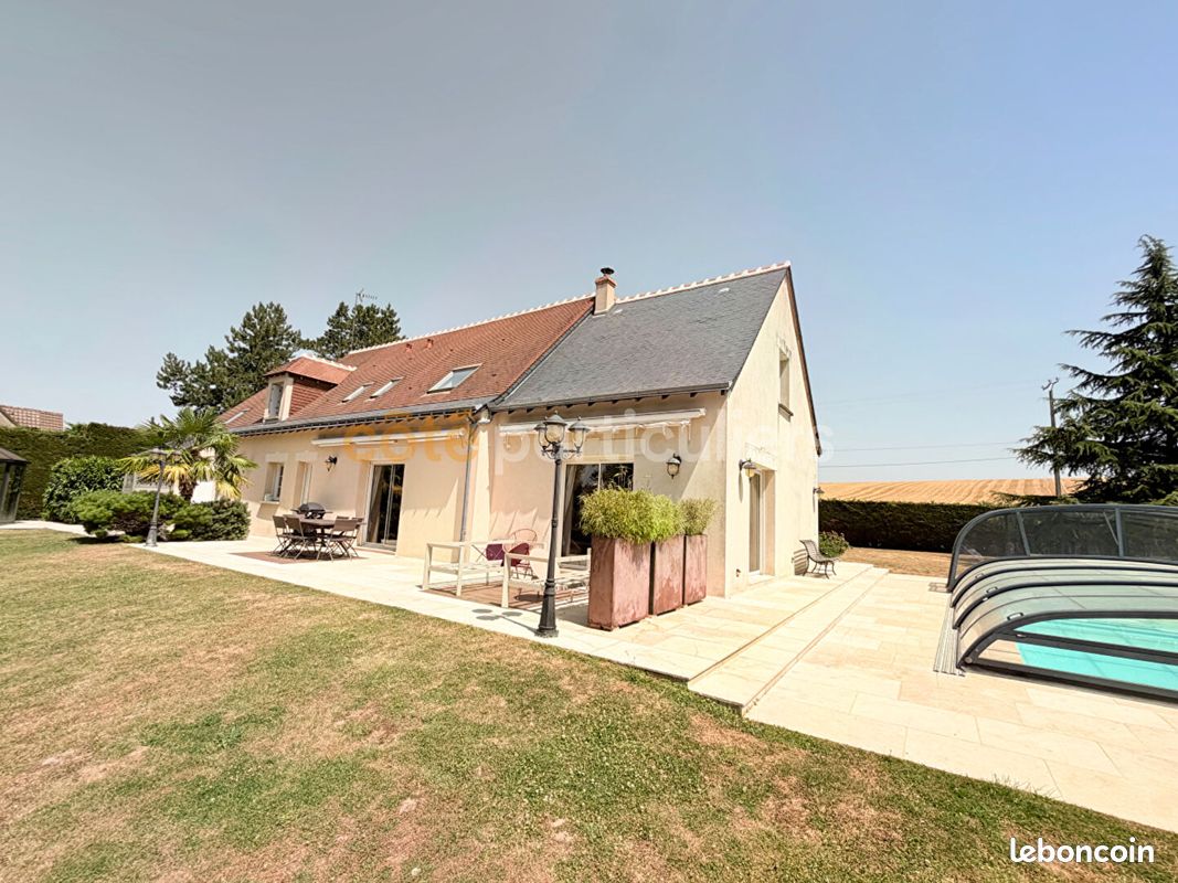 Maison 6 pièces 210 m² · à Neuillé-le-Lierre · 210 m² · 522 500 €