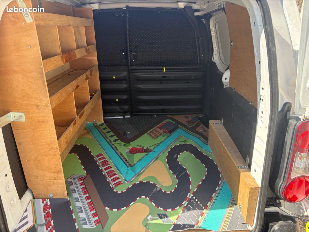 Citroen berlingo vu cabine approfondie 1.6 bluehdi 99 ch xl l2 confort / distribution faite (image 8)