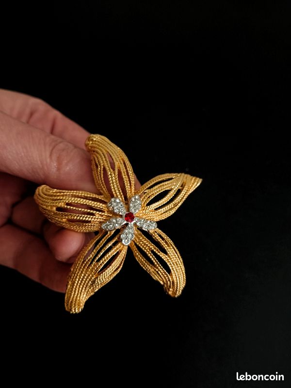 GRANDE BROCHE DORÉ signé MONET carré ou losange géométrique 5 x 4,7cm NEUVE ! EUR 24,99