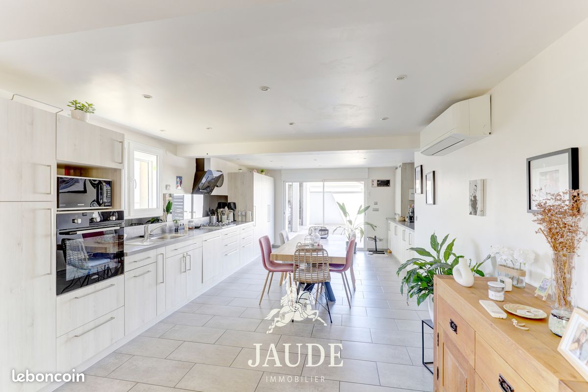 Maison 7 pièces 165 m² · à Blanzat · 165 m² · 275 000 €