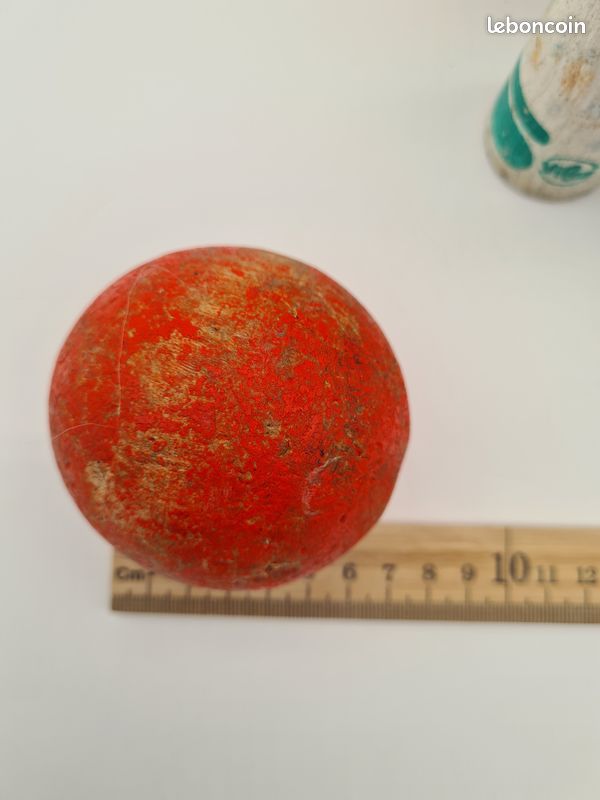 Jeu de 9 quilles en bois et 2 boules - La