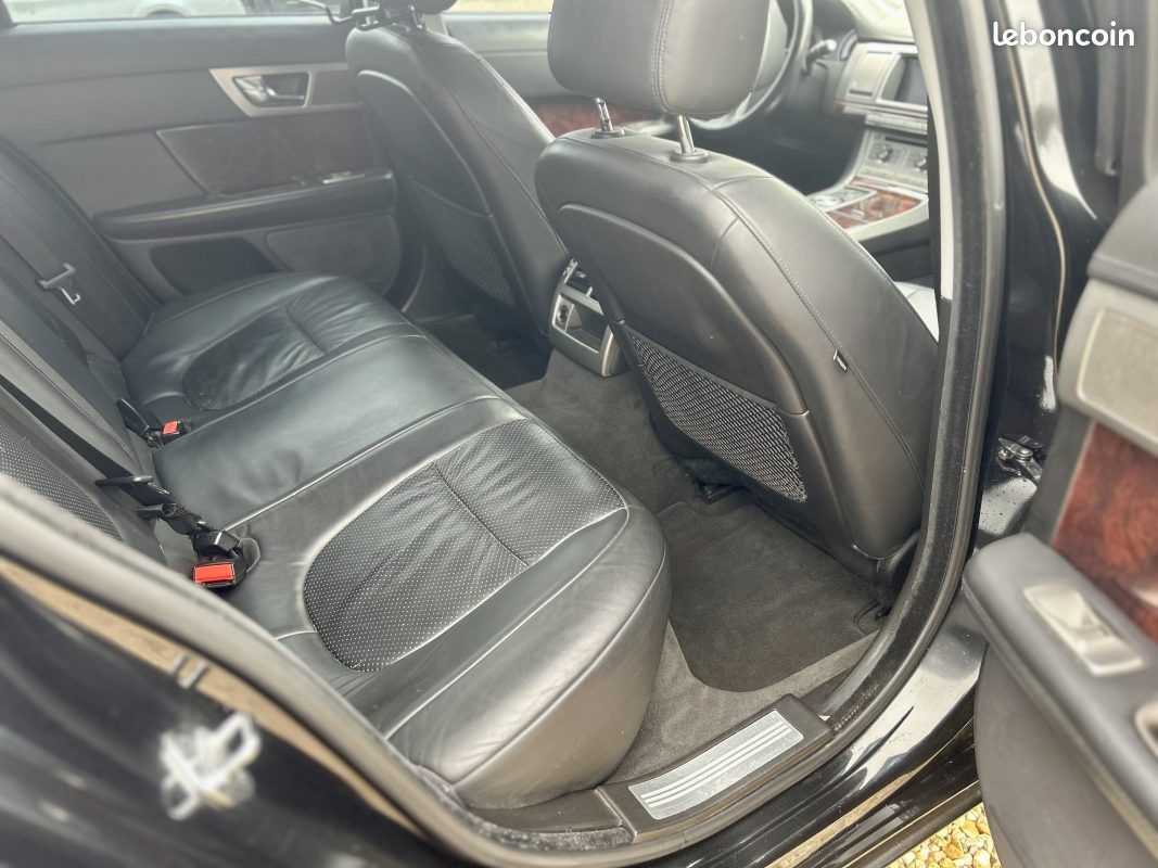 Jaguar xf v6 3l d 240 luxe premium 2009 (image 9)