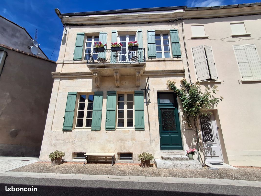 Maison 8 pièces 180 m² · à Monclar · 180 m² · 299 000 €
