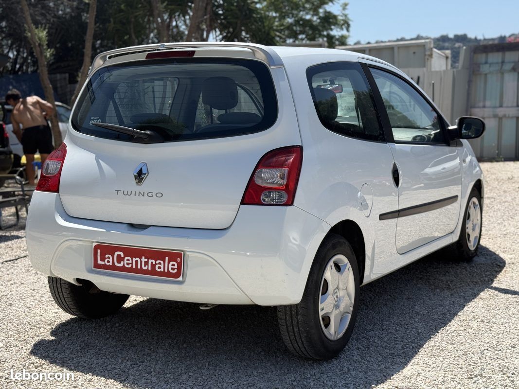 Renault twingo ii 1.2 75 authentique 2010 (image 4)