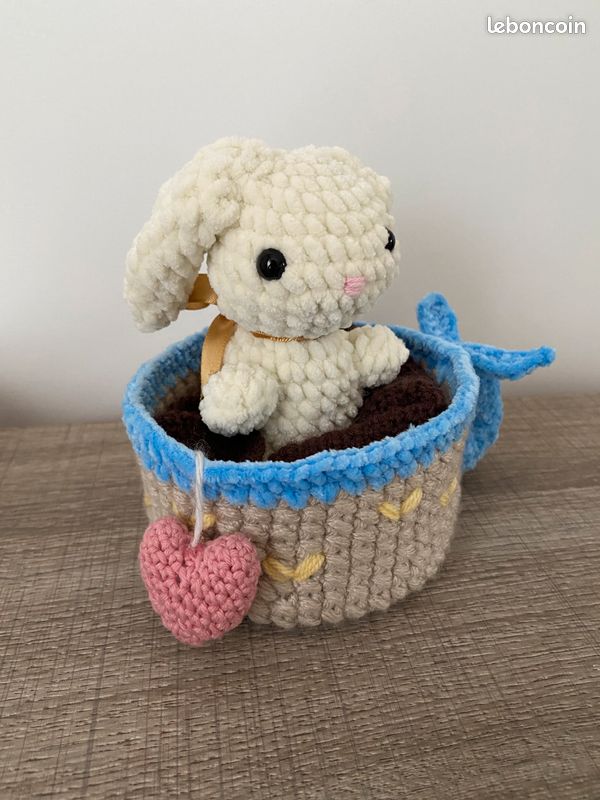 Lapin dans tasse en crochet fait main (image 2)