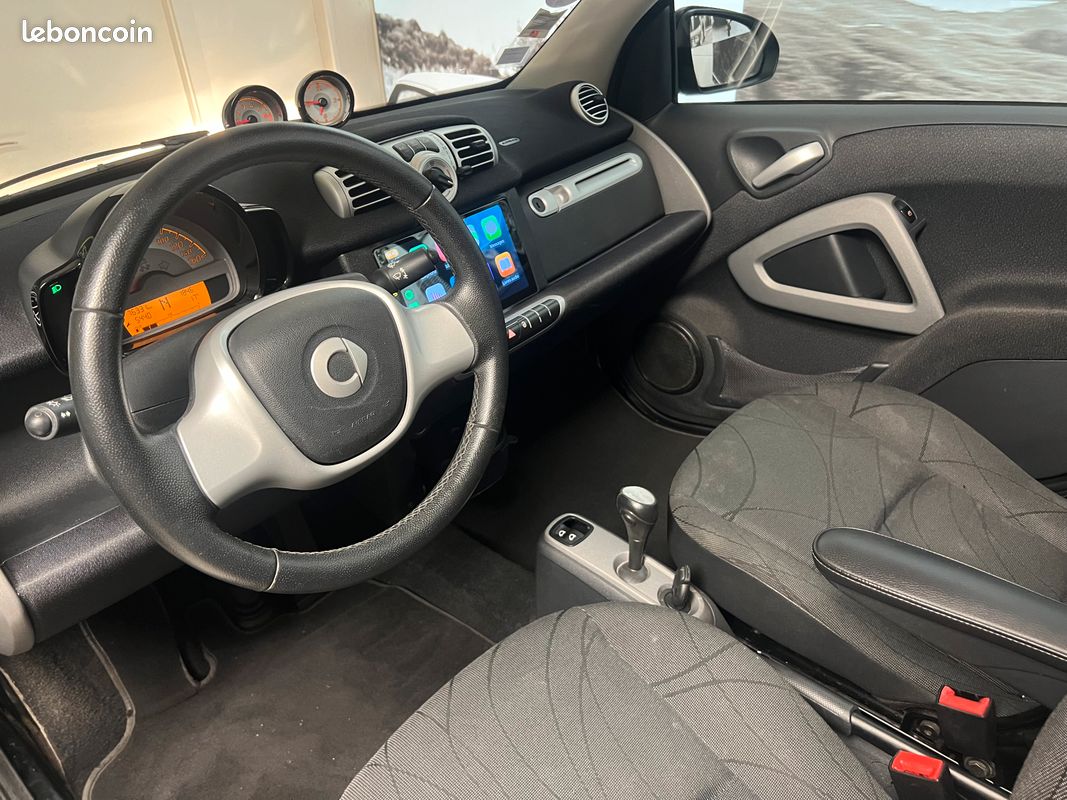 SMART Fortwo II (2) Cabrio Passion MHD 71 Softtouch - Apple CarPlay & Android auto - Feux automatiques - Pneus avant neufs - Révisée pour la vente (image 10)